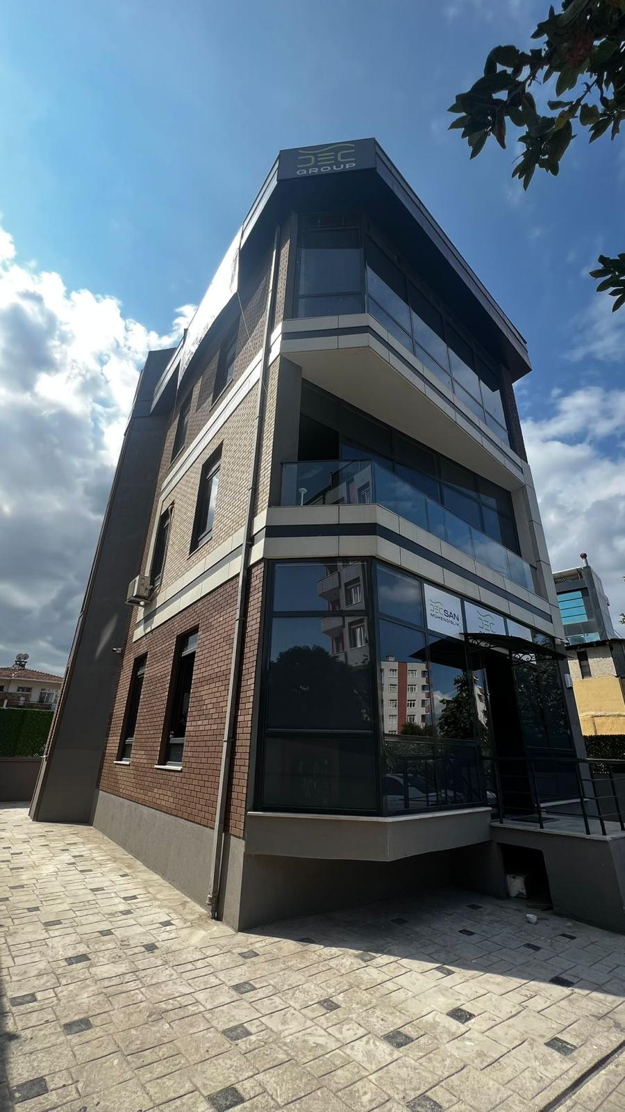 EKD Plaza